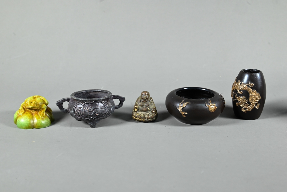 A small collection of Asian collectables including a Chinese silver Wang Hing bamboo design specimen - Image 16 of 17