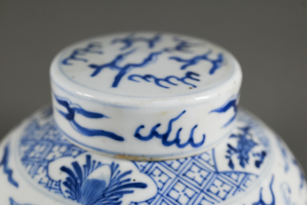 A pair of 19th century Chinese blue and white ginger jars and covers, each painted in rich tones - Image 10 of 10