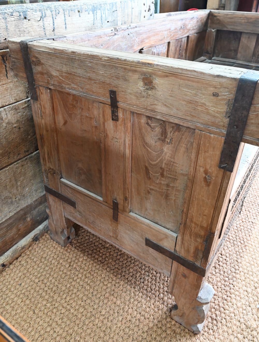 A substantial Rajasthan teak 'horse head' box bench, with hinged storage compartment, 162 cm w x - Image 9 of 10