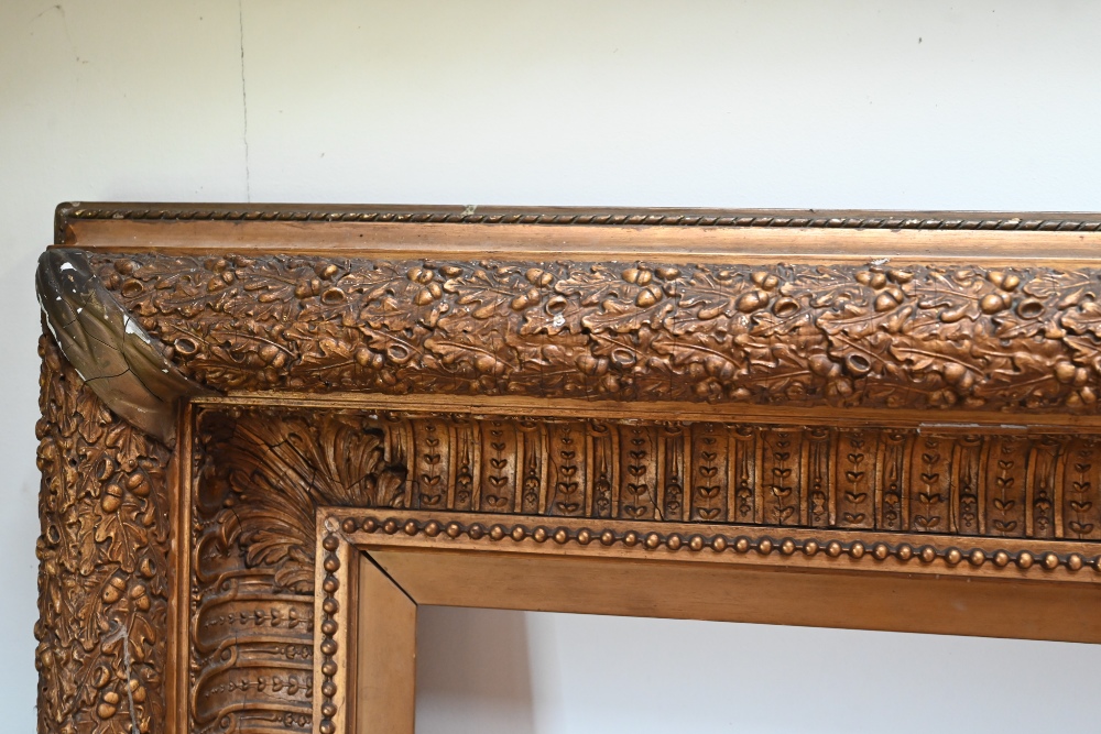 A large decorative 19th century picture frame with well-detailed mouldings depicting oak leaves - Image 3 of 4