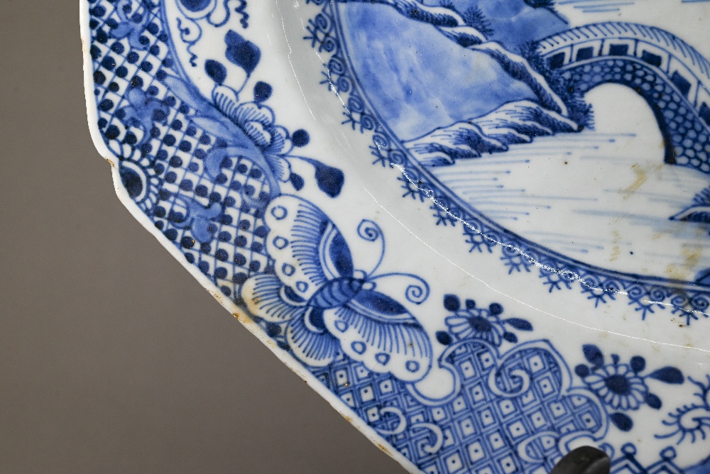 An 18th century Chinese blue and white platter of lobed octagonal form, painted with figures in - Image 7 of 13