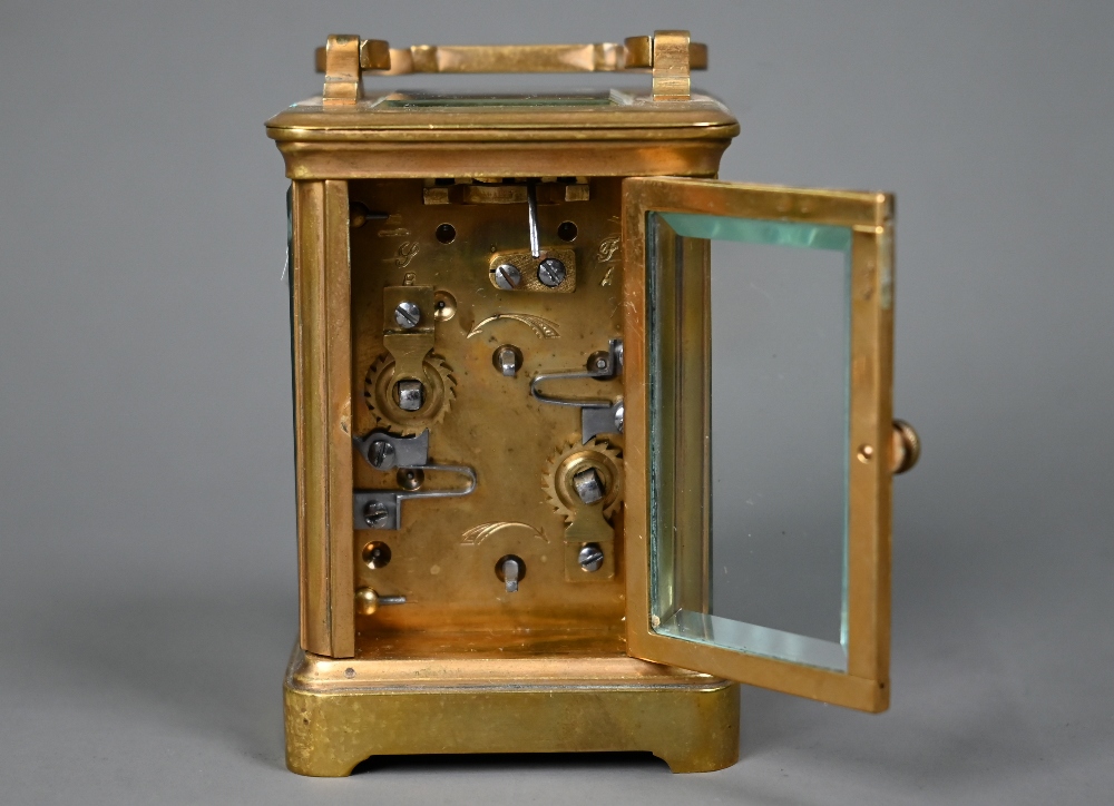 A miniature brass cased carriage alarm clock, 9 cm h - Image 6 of 6