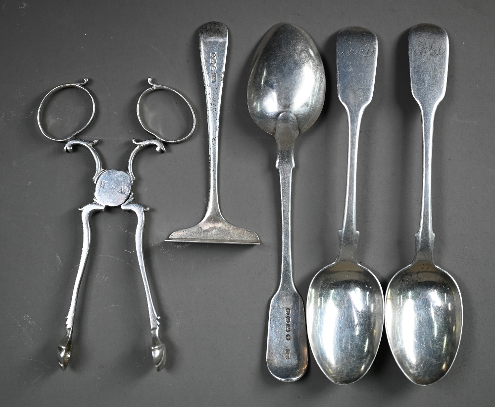 A pair of Georgian silver sugar-nips with scroll handles and shell bowls (assay mark only), to/w - Image 3 of 3