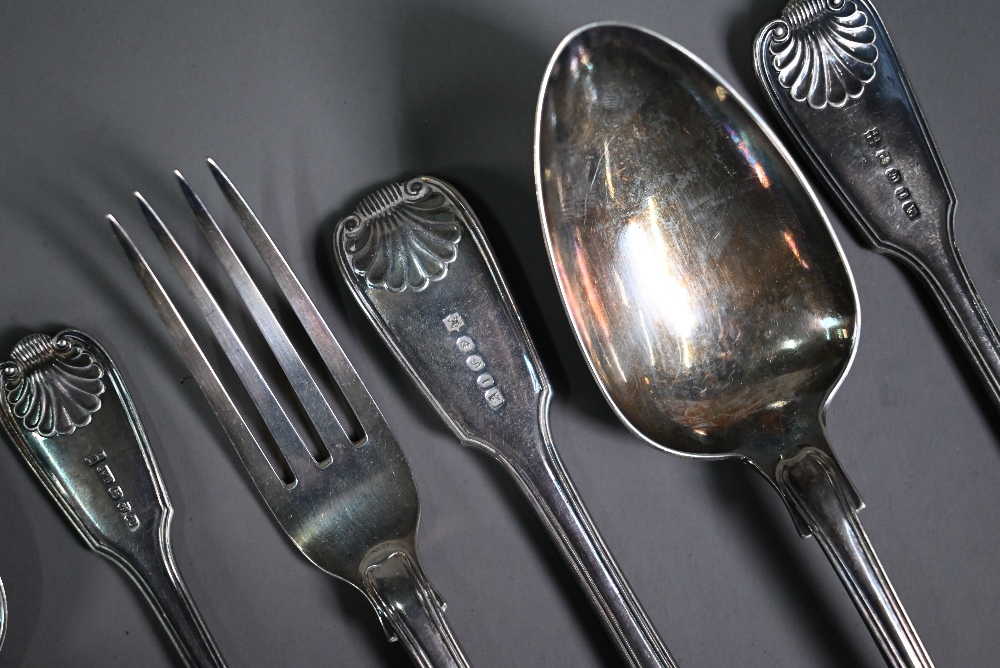 A set of antique electroplated fiddle thread and shell flatware, comprising twelve each table spoons - Image 3 of 3