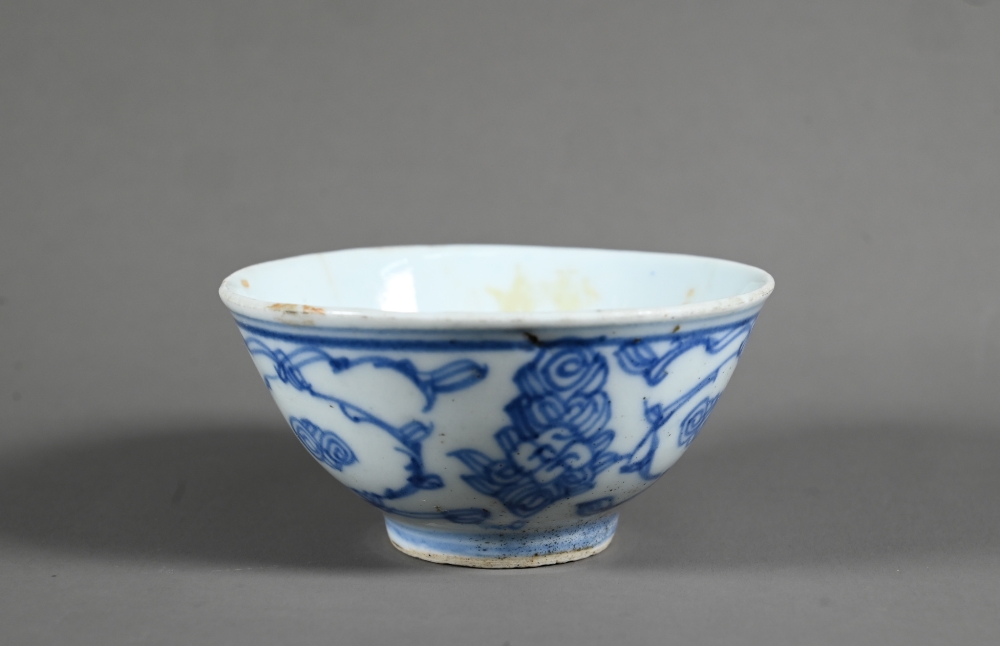 A Japanese Arita Imari teapot, milk jug and sugar bowl with Aoki Bothers marks, painted in - Image 15 of 25