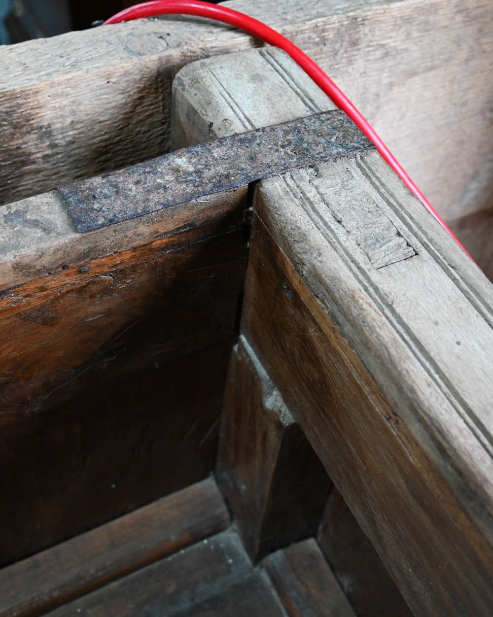 A substantial Rajasthan teak 'horse head' box bench, with hinged storage compartment, 162 cm w x - Image 10 of 10