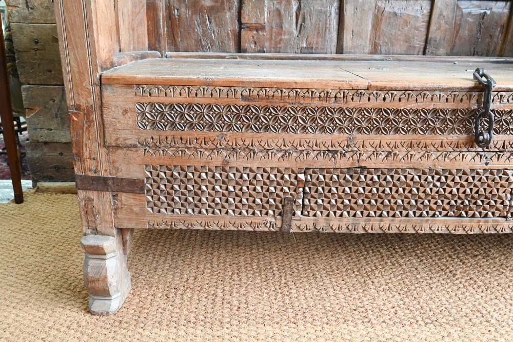 A substantial Rajasthan teak 'horse head' box bench, with hinged storage compartment, 162 cm w x - Image 3 of 10