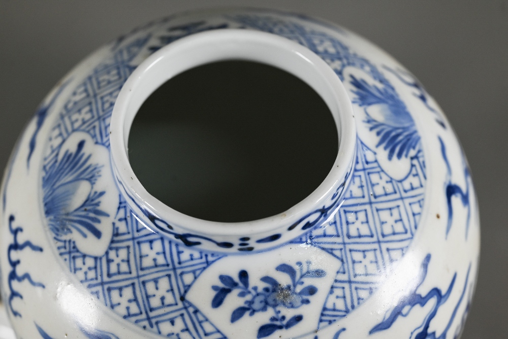 A pair of 19th century Chinese blue and white ginger jars and covers, each painted in rich tones - Image 5 of 10
