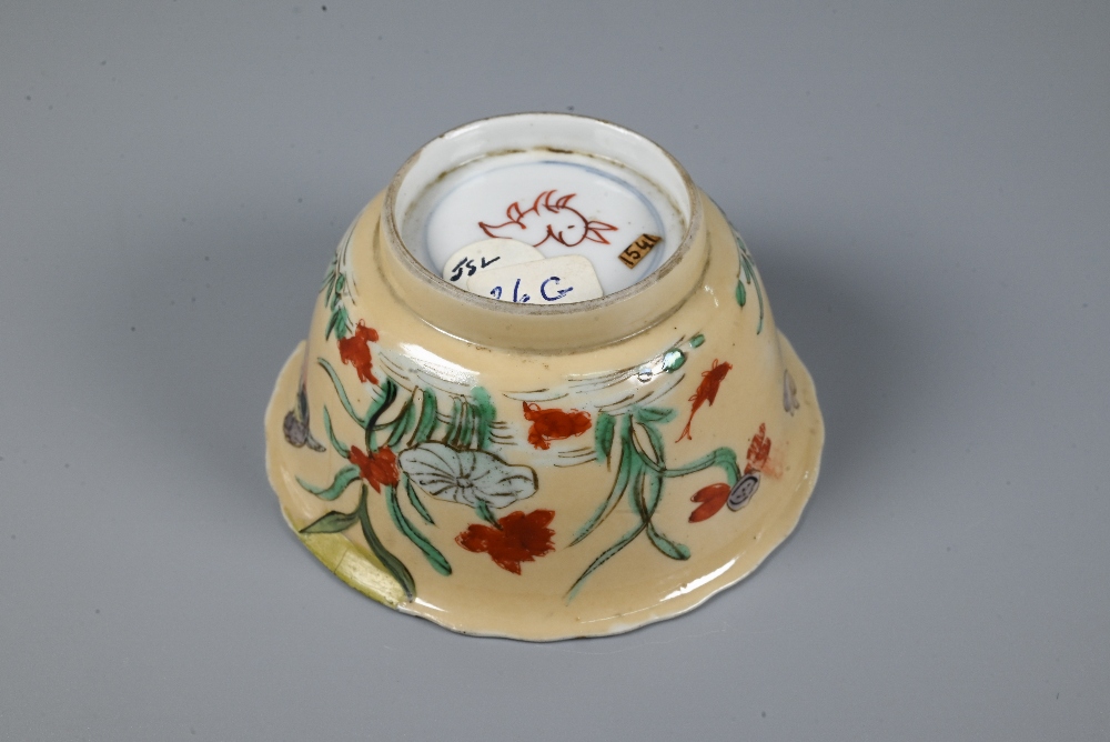An 18th century Chinese famille verte and cafe-au-lait tea bowl painted in polychrome enamels with - Image 4 of 13