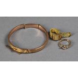 A small quantity of gold items all in as found condition including 9ct bangle, 9ct knot ring and