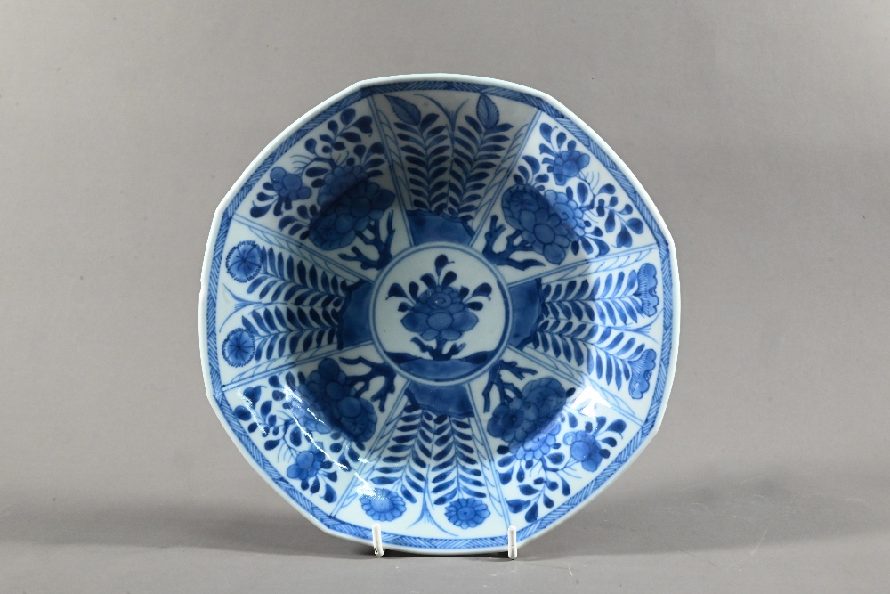 An 18th century Chinese octagonal shallow bowl painted in underglaze blue with pagoda landscape - Image 12 of 14