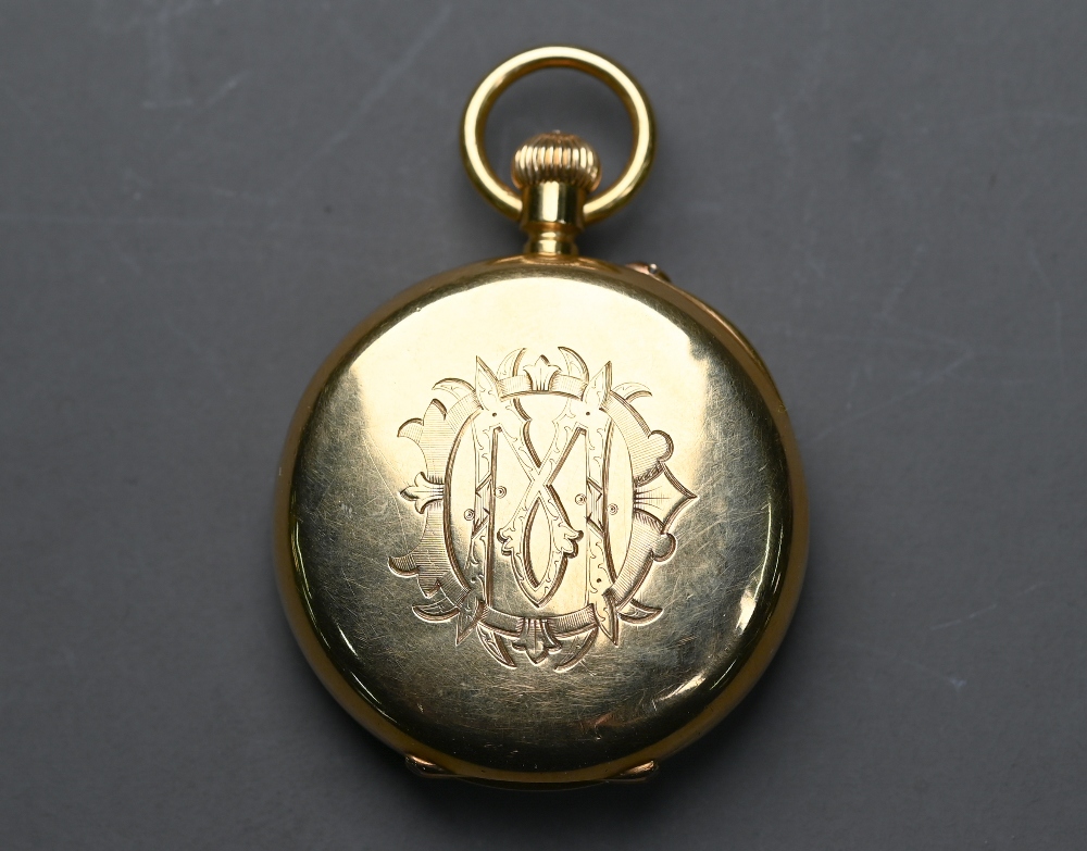 An 18ct gold cased fob watch, white enamel dial with roman numerals, 38 cm dia. - Image 3 of 5