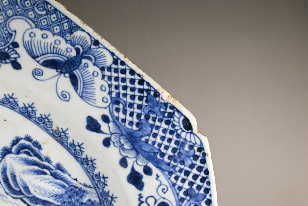 An 18th century Chinese blue and white platter of lobed octagonal form, painted with figures in - Image 5 of 13