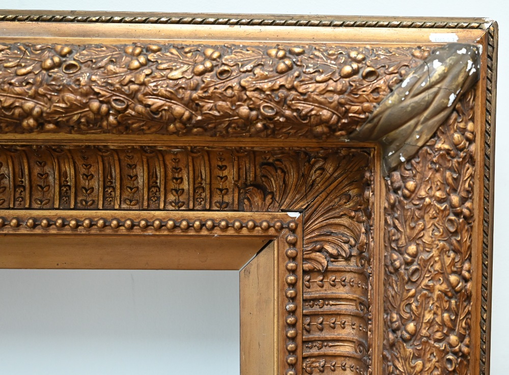 A large decorative 19th century picture frame with well-detailed mouldings depicting oak leaves - Image 2 of 4