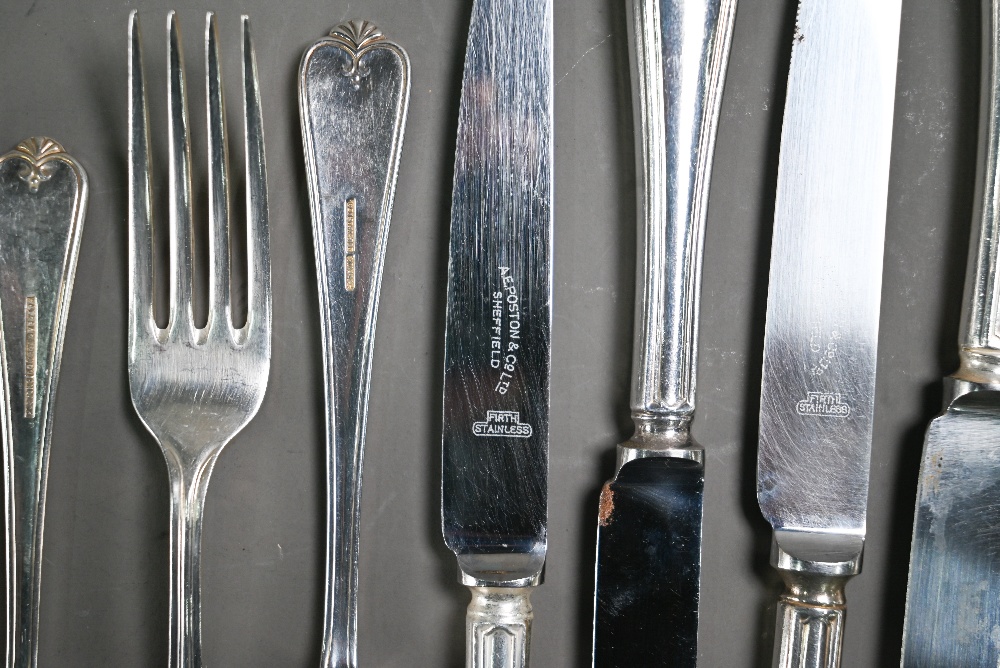 A set of Postons Lonsdale Plate 'Jesmond' pattern flatware and cutlery, complete for eight - Image 4 of 6