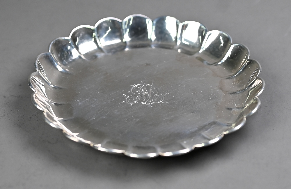 Mid 18th Century Irish silver counter dish with scalloped rim, Andrew Goodwin, Dublin (no date) - Image 3 of 5