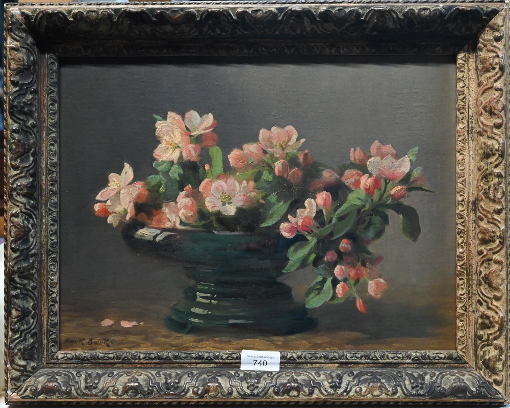 Frank Brook - Still life study with urn of flowers, oil on canvas, signed lower left, 30 x 39 cm