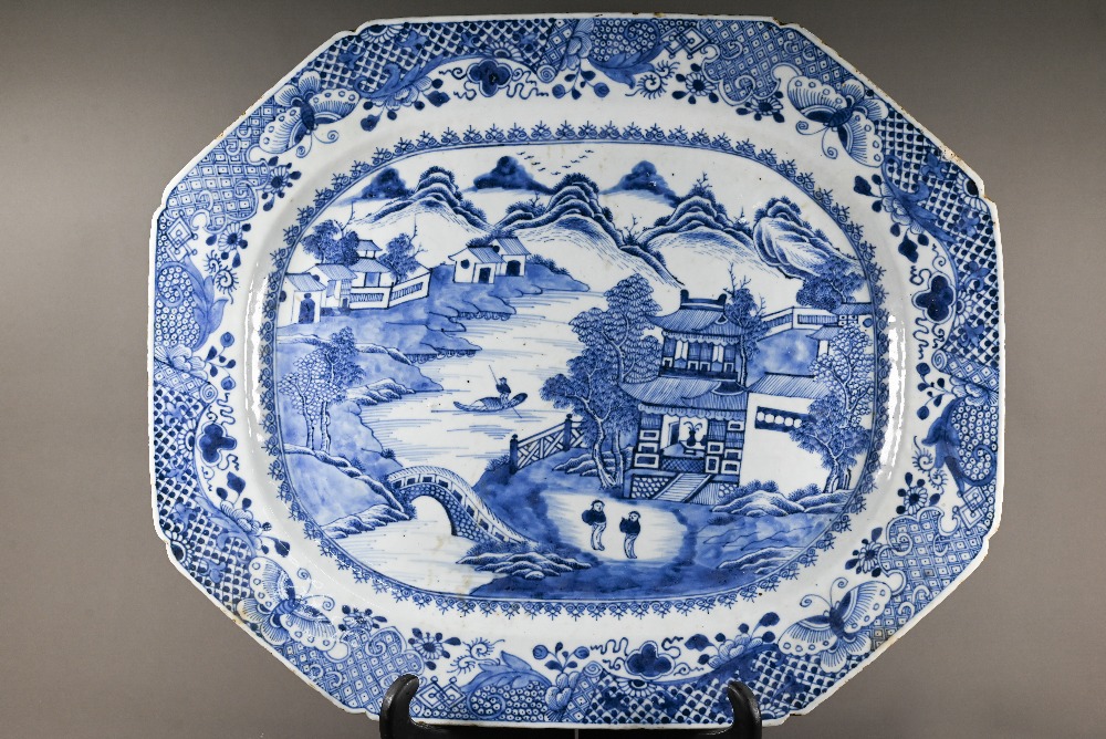 An 18th century Chinese blue and white platter of lobed octagonal form, painted with figures in - Image 2 of 13