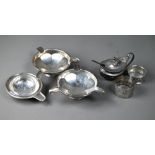 A pair of silver ashtrays on weighted stems, London 1920, 8.5cm diameter, to/w various oddments of
