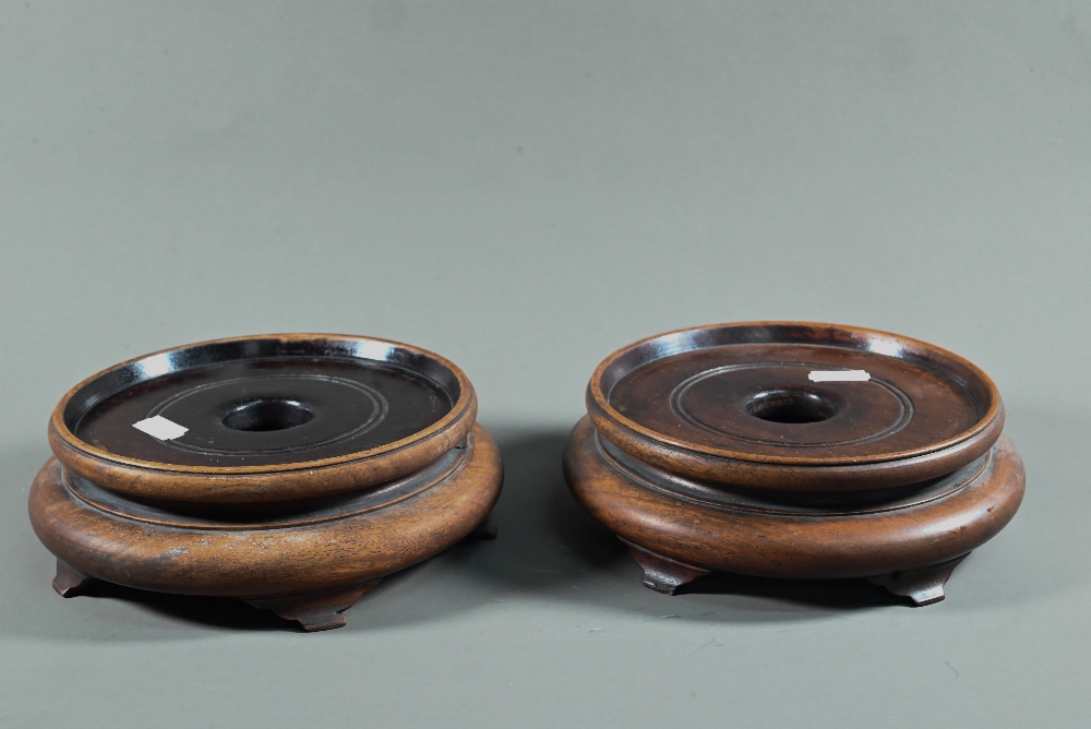 A pair of 19th century Chinese famille rose ovoid vases with covers (missing finials) painted in - Image 23 of 23