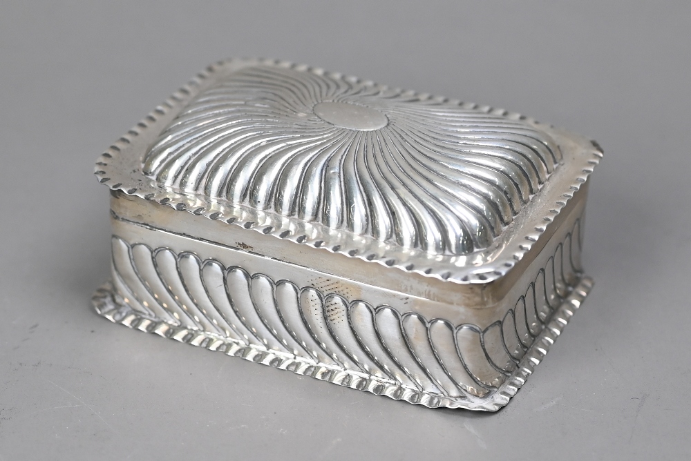 Victorian silver trinket box, William Comyns & Sons, London 1890, 3.7oz, 10cm wide Foot rim