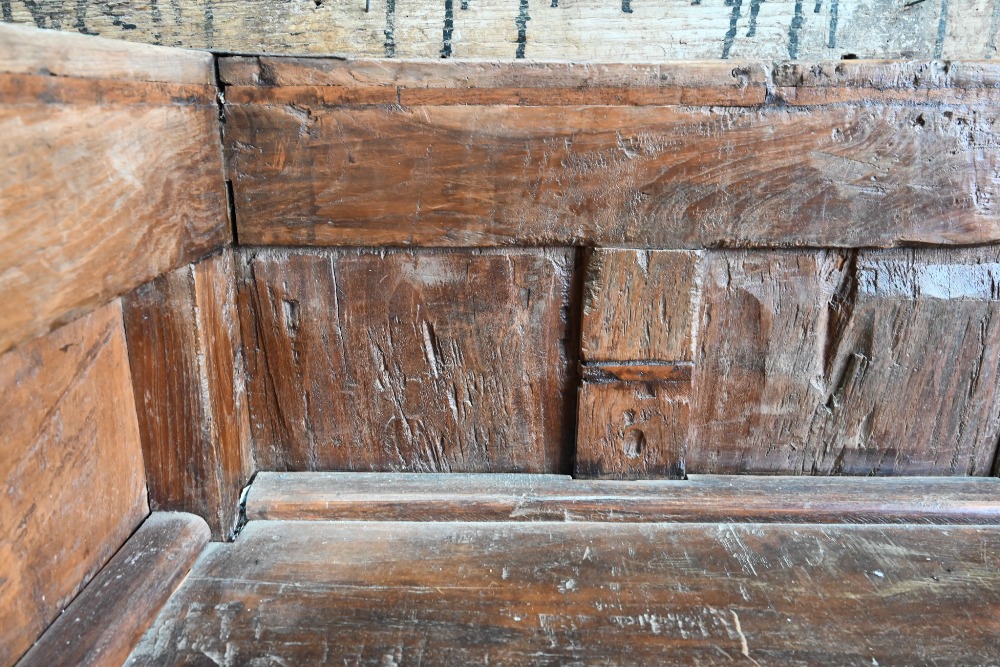 A substantial Rajasthan teak 'horse head' box bench, with hinged storage compartment, 162 cm w x - Image 8 of 10