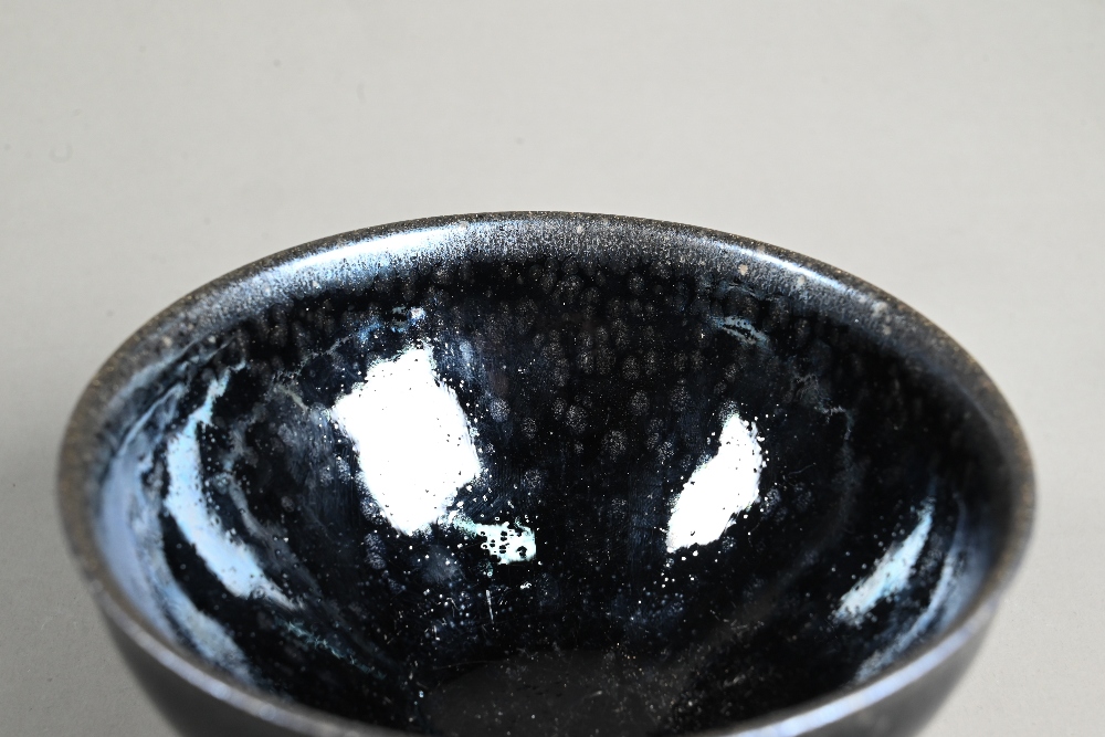 A Chinese Jianyao 'oil spot' bowl in the Song Dynasty style, covered in a thick unctuous black glaze - Image 3 of 6