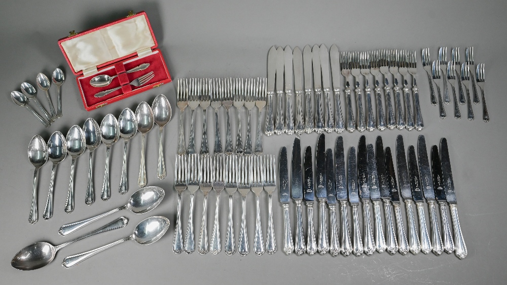 A set of Postons Lonsdale Plate 'Jesmond' pattern flatware and cutlery, complete for eight - Image 2 of 6