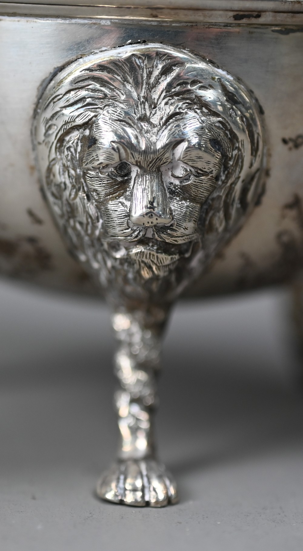 An Edwardian silver cream & sugar pair, with cut rims, scroll handles and lion-mask monopodia, - Image 4 of 5