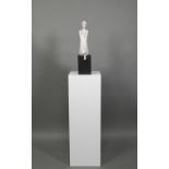 Ferri Farahmandi (Iran), Ponder II - grey marbled ceramic figure, perched on a textured black