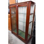 Edwardian glazed mahogany curio cabinet with two doors enclosing three shelves on small brass