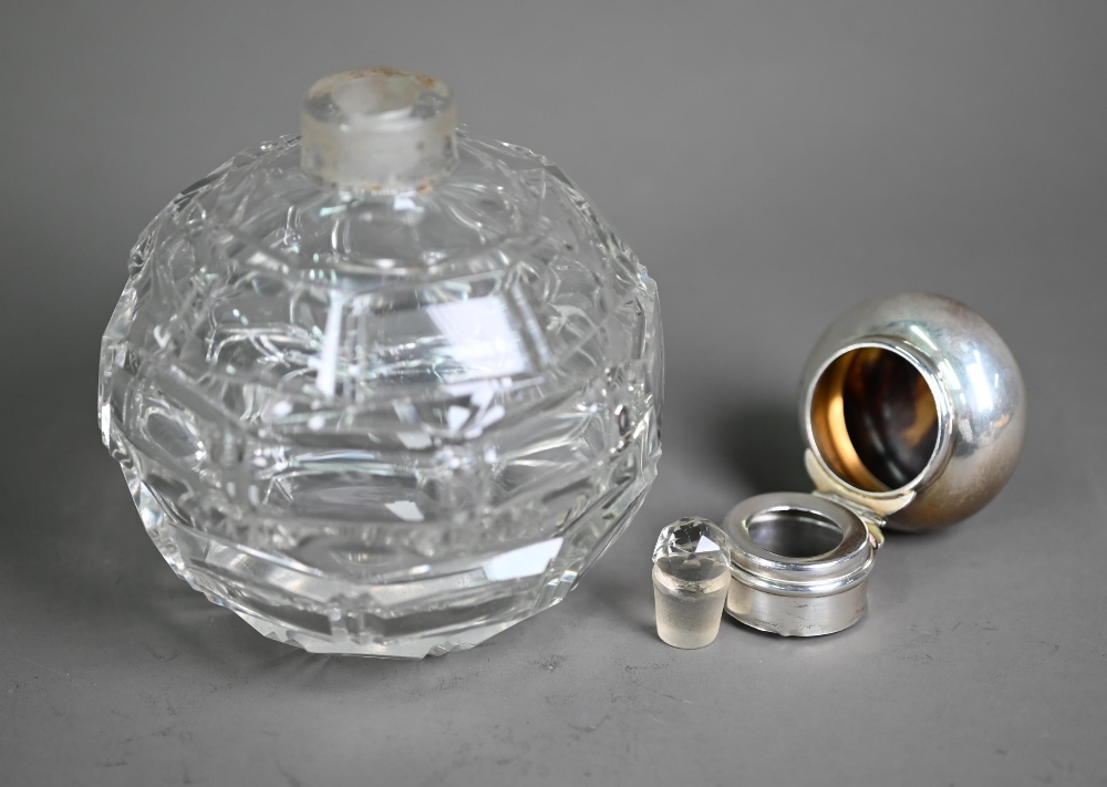 A globular cut glass scent bottle with hinged silver bun cover, Levi & Salaman, Birmingham 1916 - Image 3 of 3