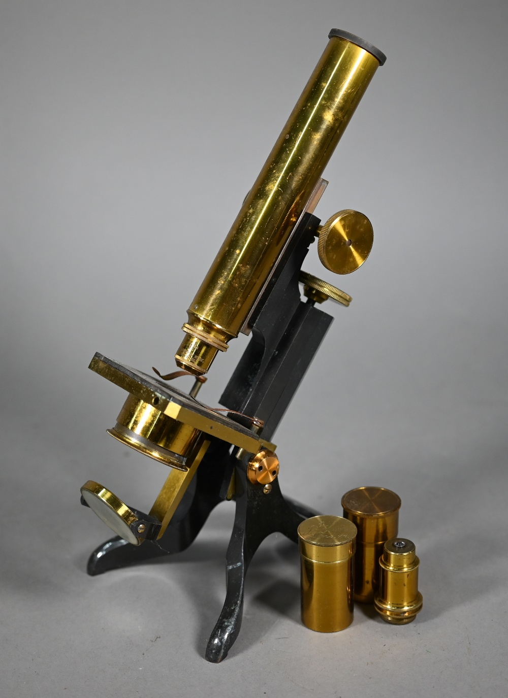 An antique brass binocular microscope by Henry Crouch, London Wall, no 461, in fitted mahogany - Image 4 of 15