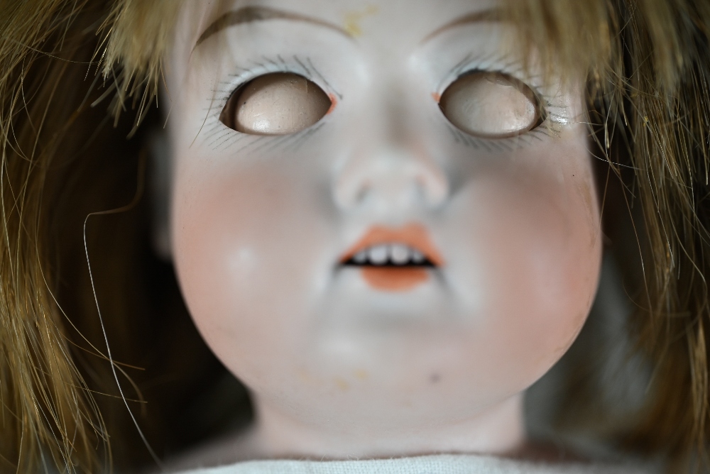 An Armand Marseille AM351/3 1/2 k bisque-headed baby doll with fixed blue eyes and open mouth with - Image 9 of 10