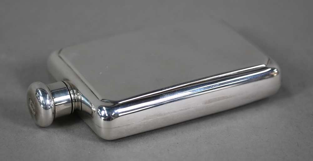 A small silver hip flask with screw-top, Broadway & Co., Birmingham 2005, 3.4oz (apparently unused) - Image 2 of 6