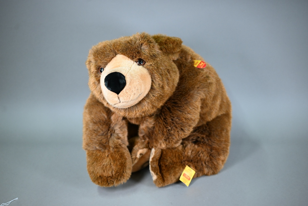 A very large Steiff soft toy bear 'Bruno', 63 cm (when seated) - Image 2 of 5