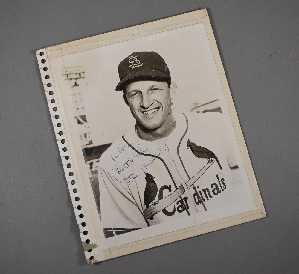 USA baseball: an autographed 10" x 8" photograph of Stan Musial in St Louis Cardinals jersey;