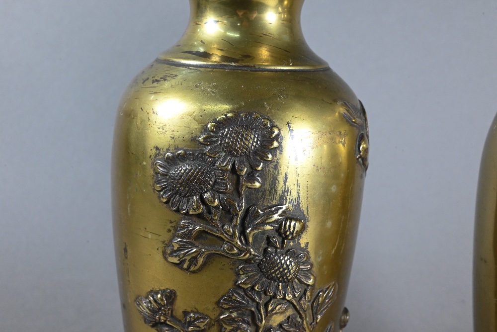A collection of antique and later Asian china and collectables including a 19th century Chinese - Image 10 of 11