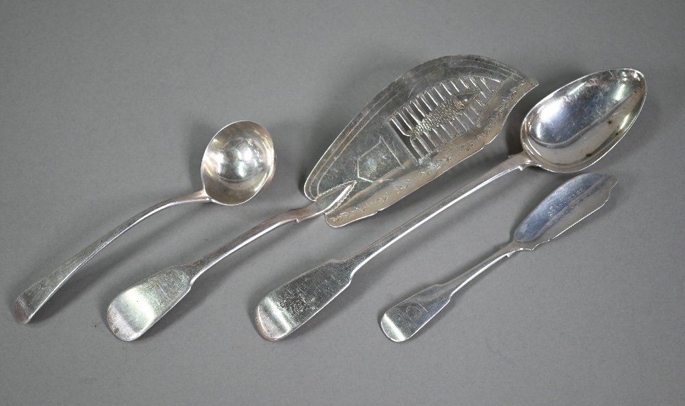 A George IV silver fiddle pattern basting spoon, Eley & Fearn, London 1822, to/w a similar fish