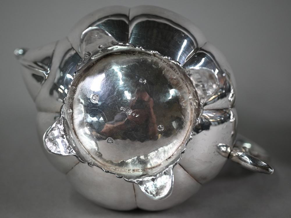 A Victorian silver melon-shaped teapot with cast melon finial and scroll handle with ivory - Image 4 of 4