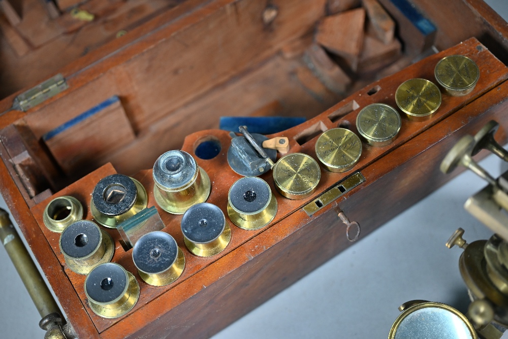 An antique brass binocular microscope by Henry Crouch, London Wall, no 461, in fitted mahogany - Image 10 of 15