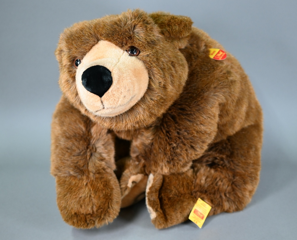 A very large Steiff soft toy bear 'Bruno', 63 cm (when seated) - Image 4 of 5