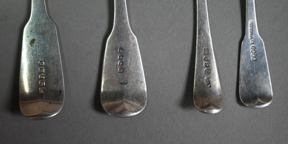 A George IV silver fiddle pattern basting spoon, Eley & Fearn, London 1822, to/w a similar fish - Image 8 of 8