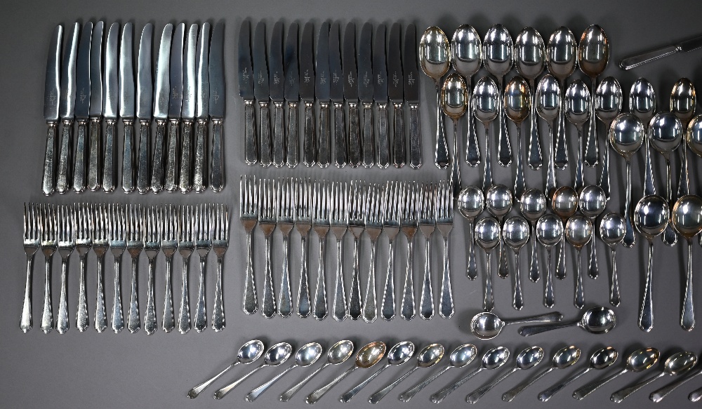 A matched set of Victorian silver fiddle & thread flatware, comprising twelve each table forks and - Image 2 of 4