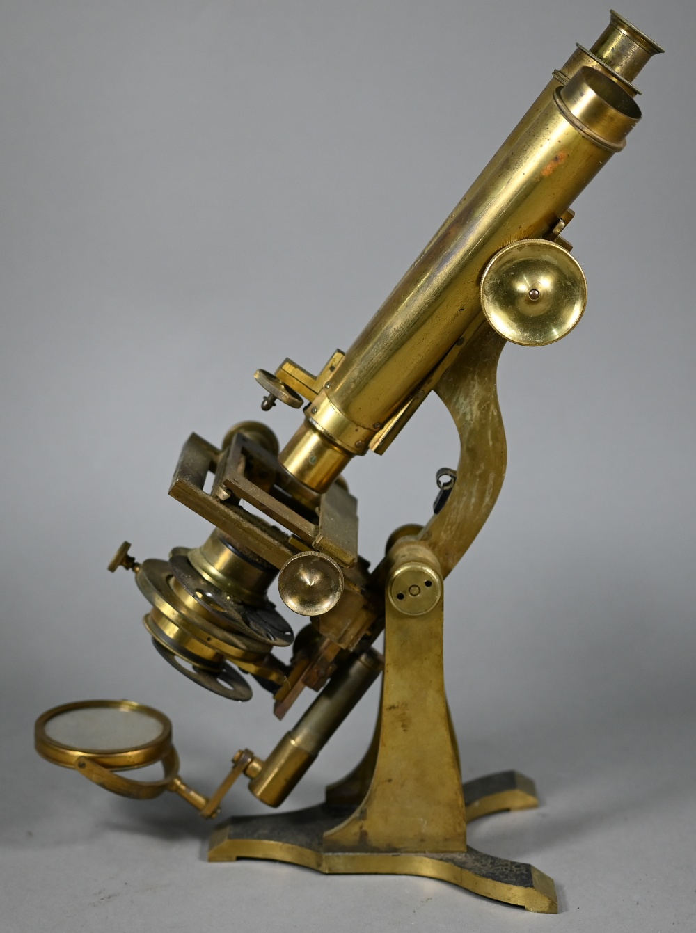 An antique brass binocular microscope by Henry Crouch, London Wall, no 461, in fitted mahogany - Image 13 of 15