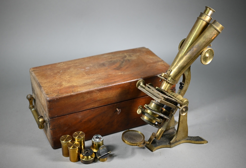 An antique brass binocular microscope by Henry Crouch, London Wall, no 461, in fitted mahogany - Image 8 of 15