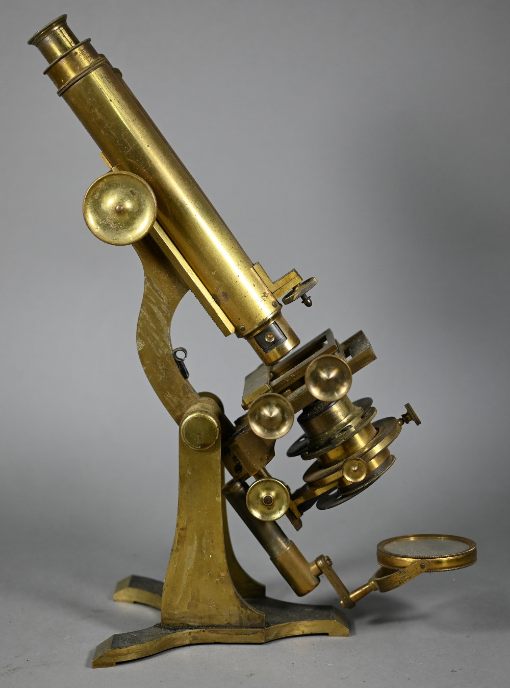 An antique brass binocular microscope by Henry Crouch, London Wall, no 461, in fitted mahogany - Image 15 of 15