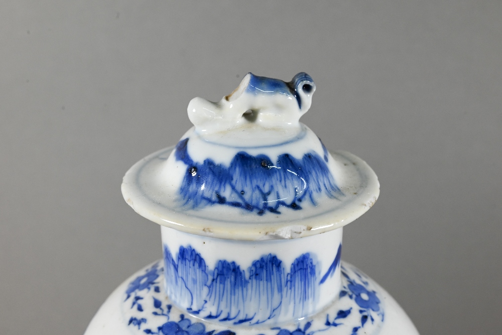 A small collection of Asian china and collectables including a 19th century Chinese blue and white - Image 7 of 16