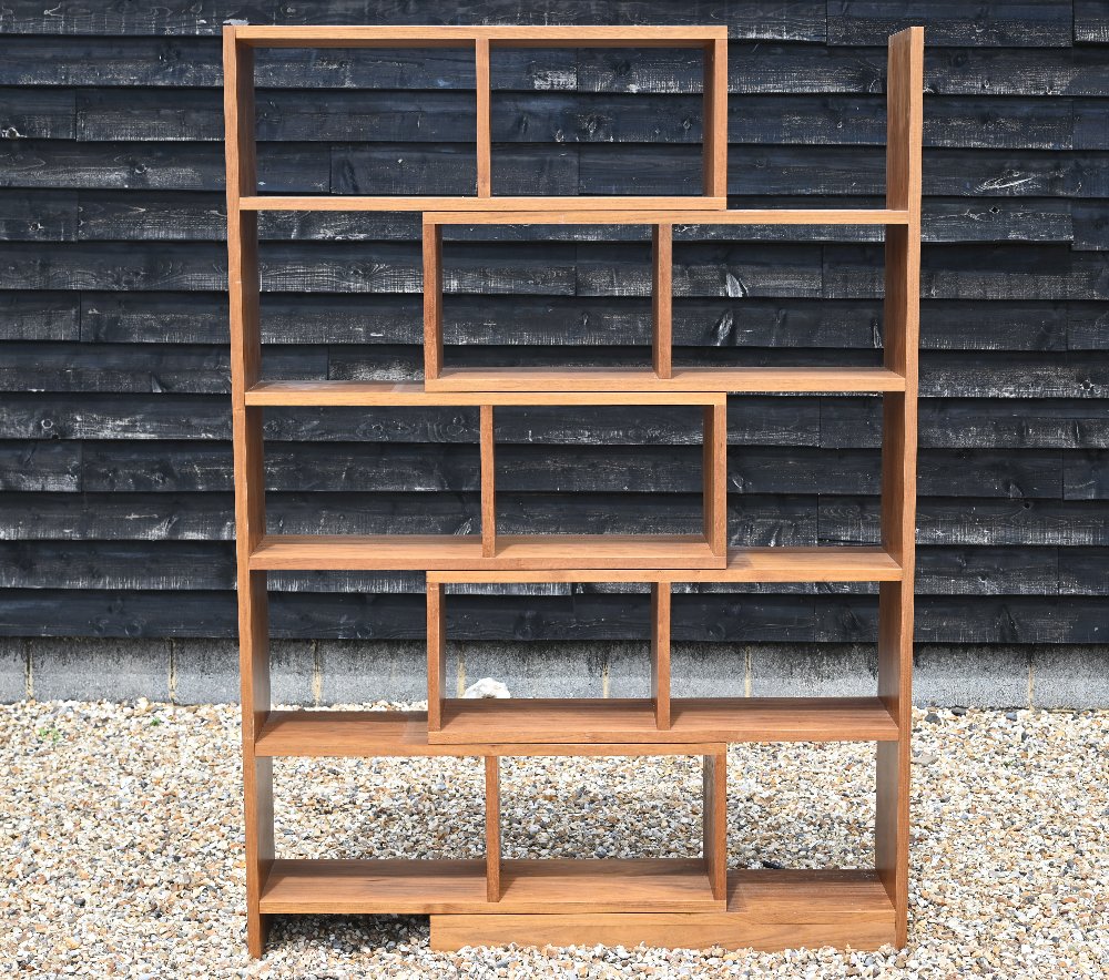 A modern width adjustable open bookcase, 104 cm wide x 30 cm deep x 195 cm high the smallest setting - Image 2 of 3