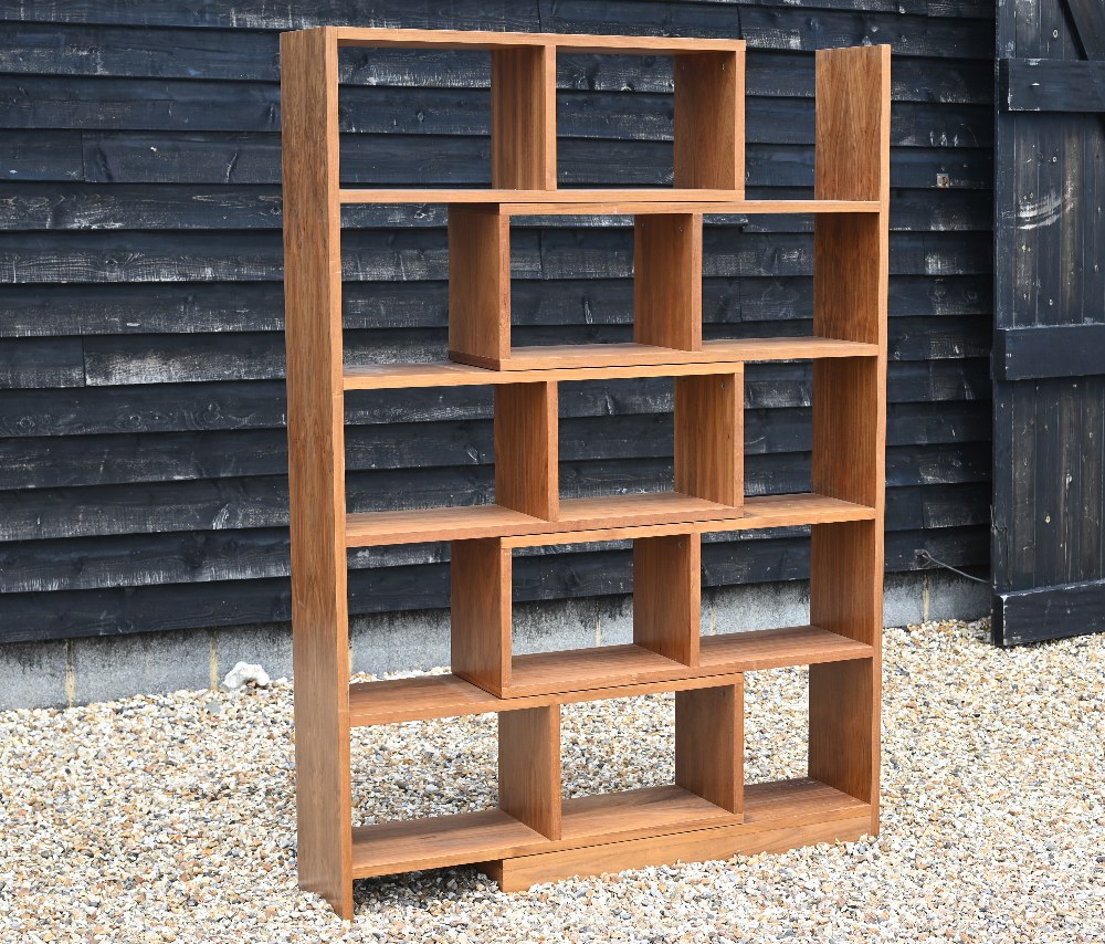 A modern width adjustable open bookcase, 104 cm wide x 30 cm deep x 195 cm high the smallest setting - Image 3 of 3
